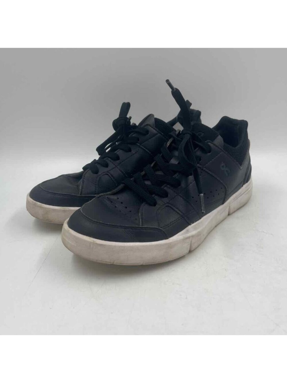 On Cloud Leather Women's Shoe Size 8 Black Solid Sneakers